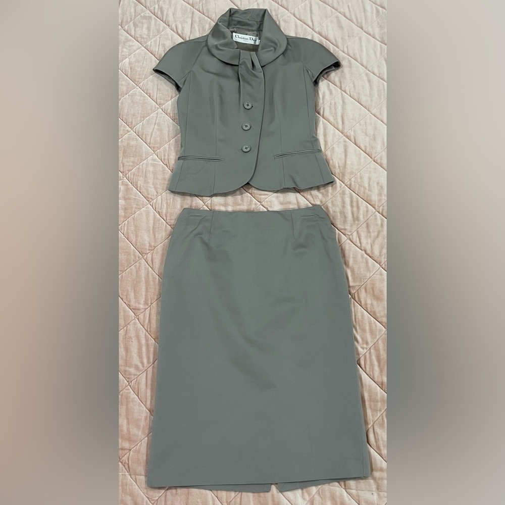 Christian Dior Women’s Wool/Silk 2 Piece Suit Size 6 Gorgeous!